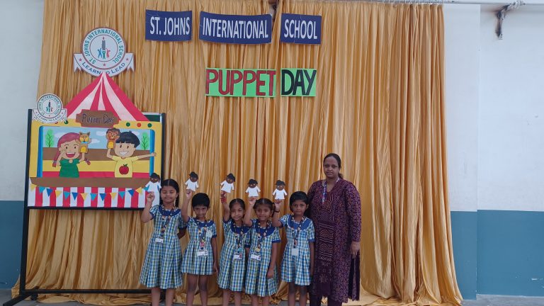 Puppet day